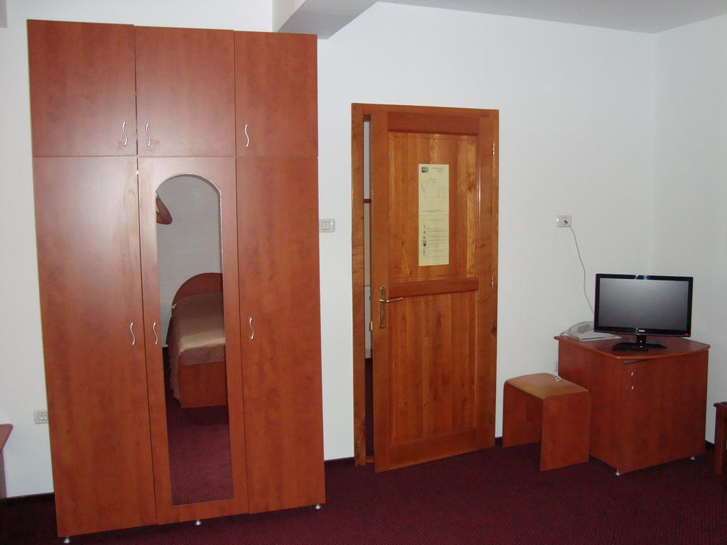 Hotel Lotus Arad Exterior photo